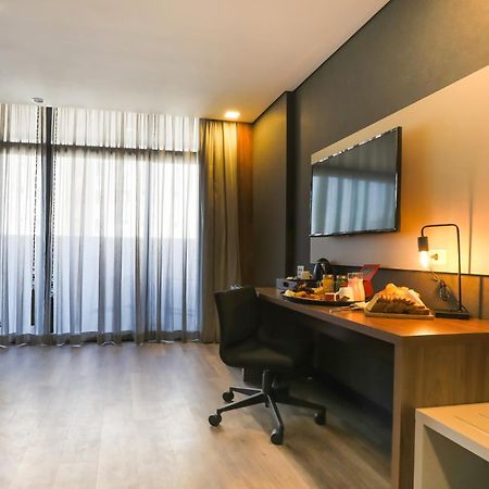 Ramada Hotel & Suites Озаску Экстерьер фото