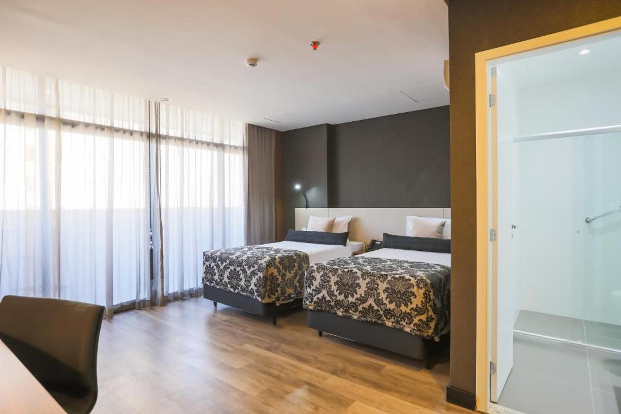 Ramada Hotel & Suites Озаску Экстерьер фото