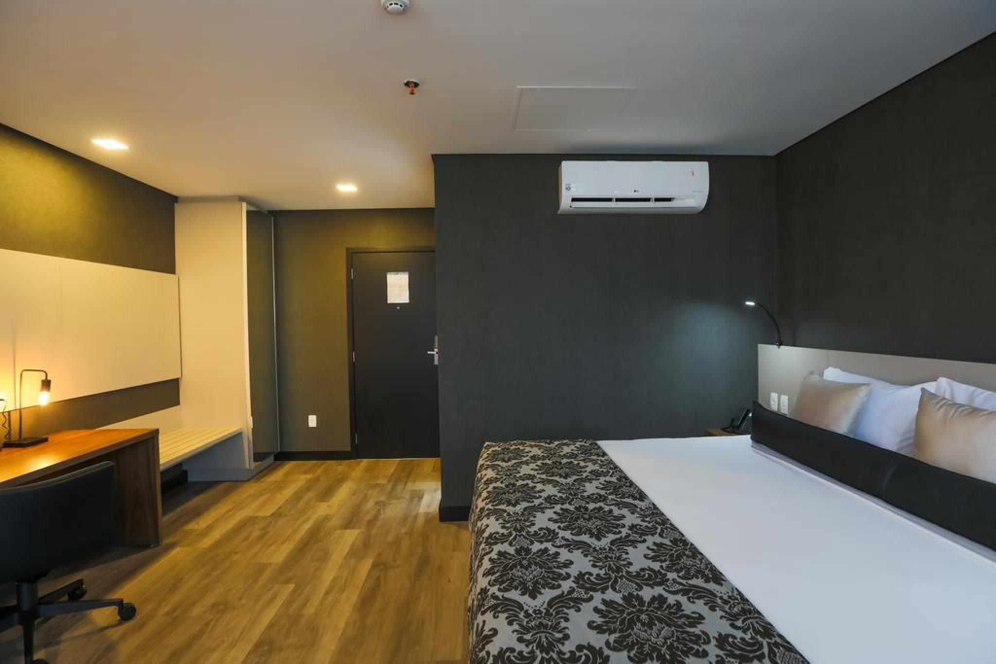 Ramada Hotel & Suites Озаску Экстерьер фото