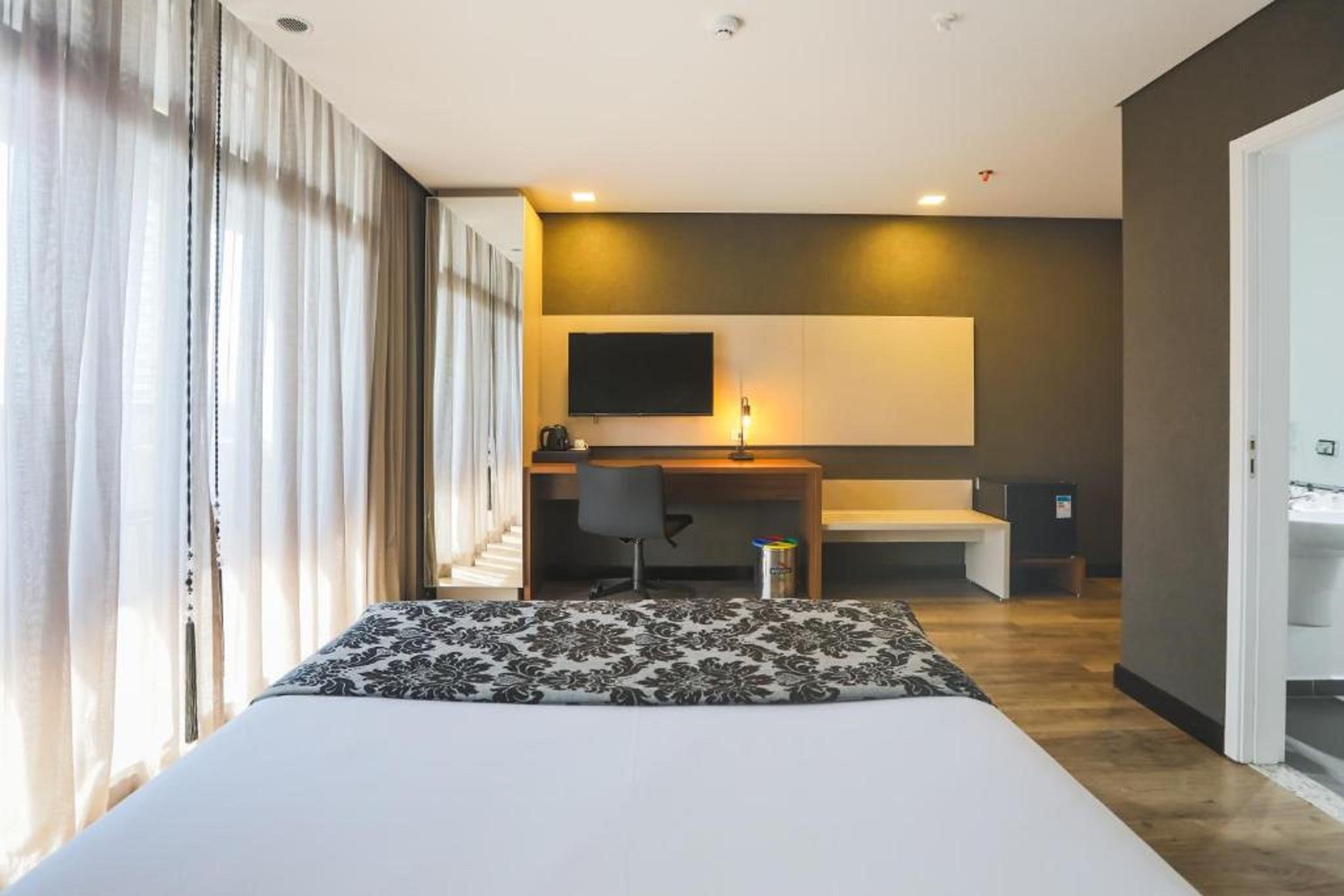 Ramada Hotel & Suites Озаску Экстерьер фото