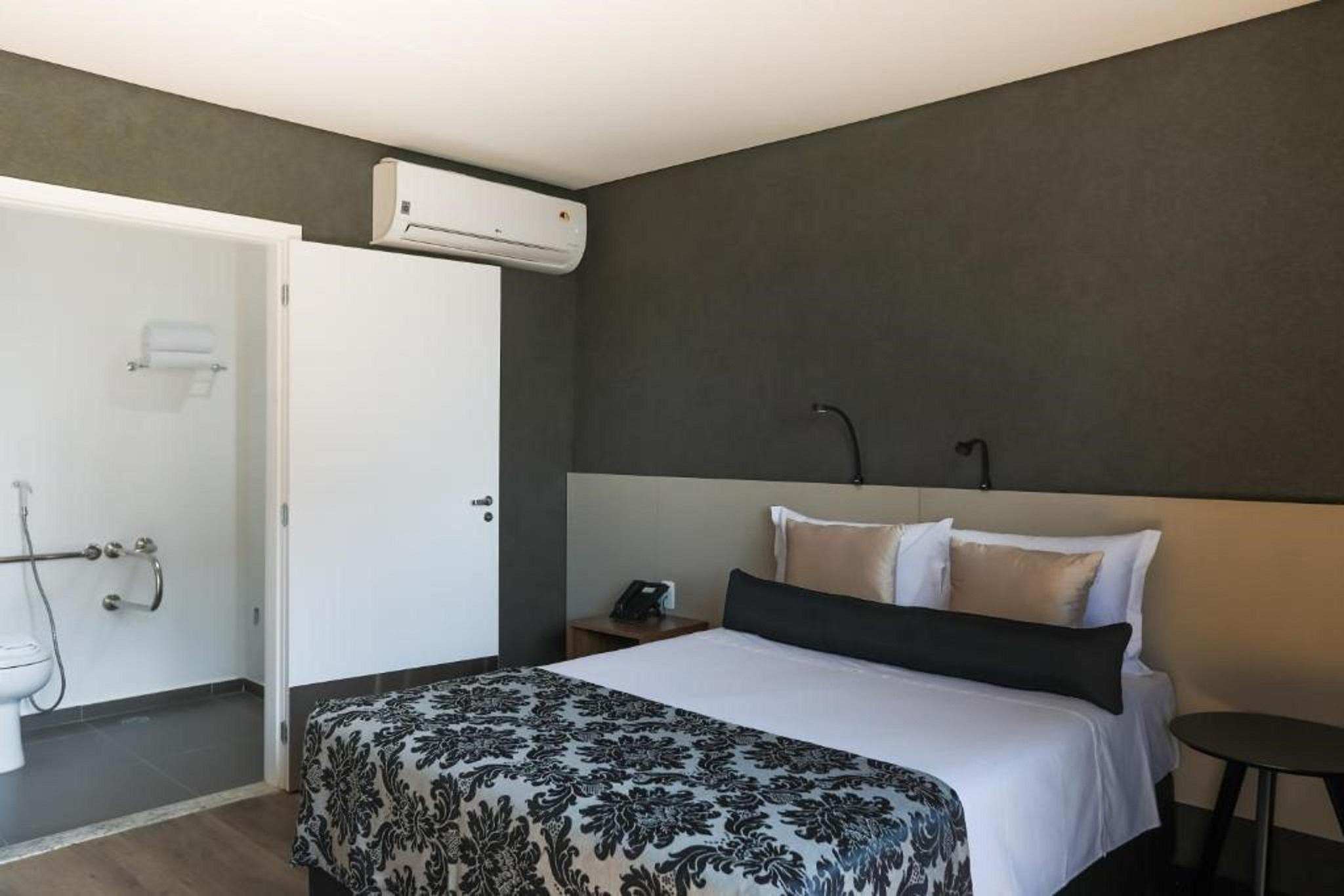 Ramada Hotel & Suites Озаску Экстерьер фото