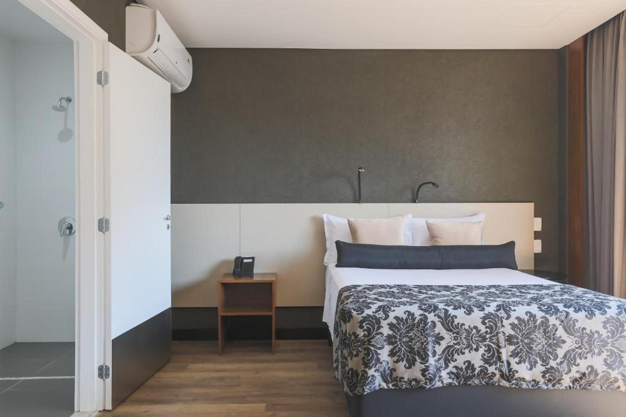 Ramada Hotel & Suites Озаску Экстерьер фото