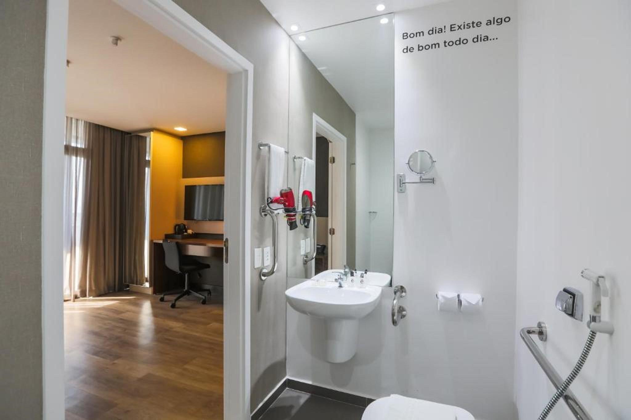 Ramada Hotel & Suites Озаску Экстерьер фото