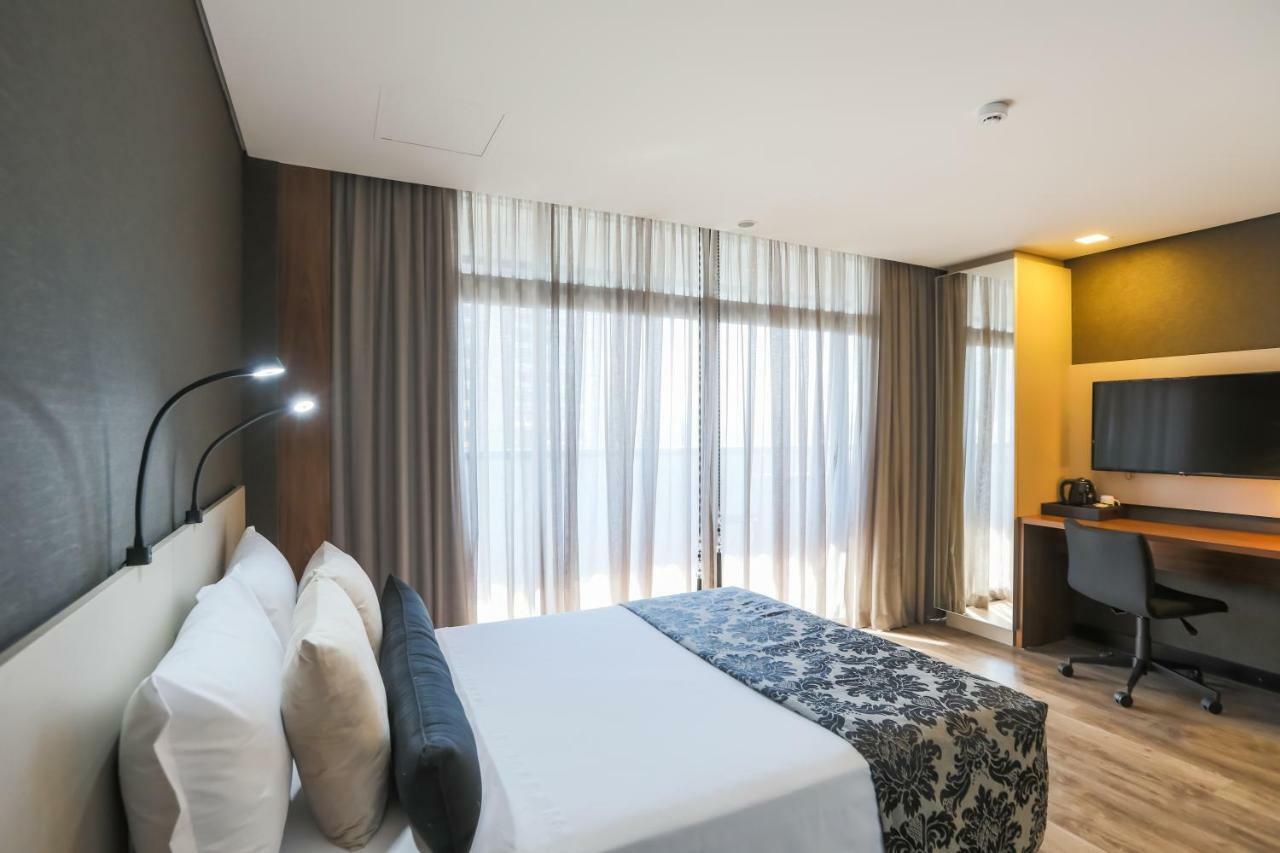 Ramada Hotel & Suites Озаску Экстерьер фото