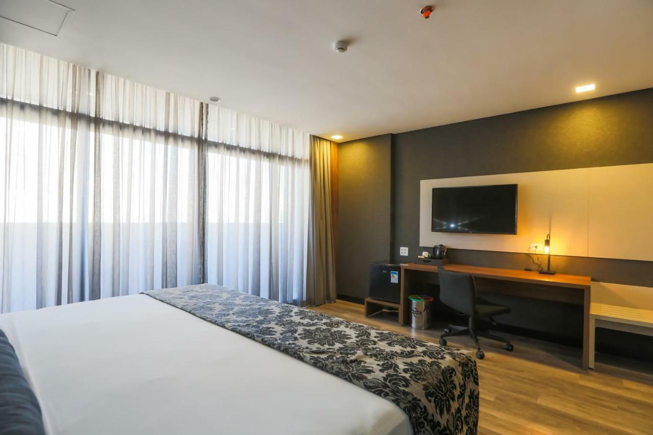Ramada Hotel & Suites Озаску Экстерьер фото