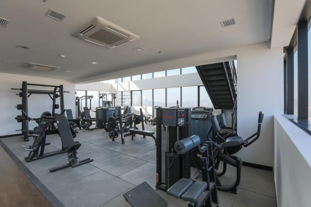 Ramada Hotel & Suites Озаску Экстерьер фото